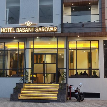 Hotel Basant Sarovar Mathura Exterior foto