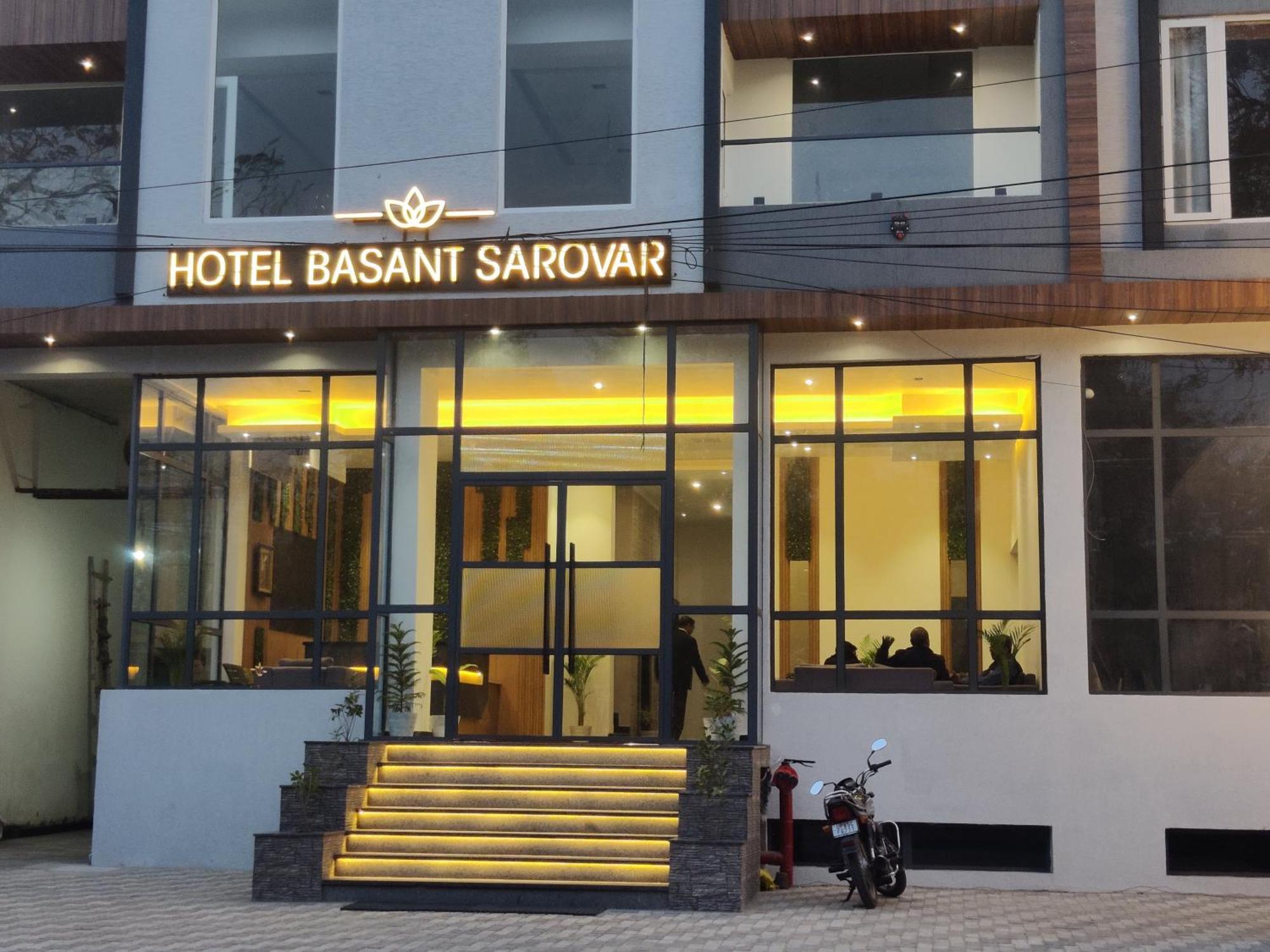 Hotel Basant Sarovar Mathura Exterior foto